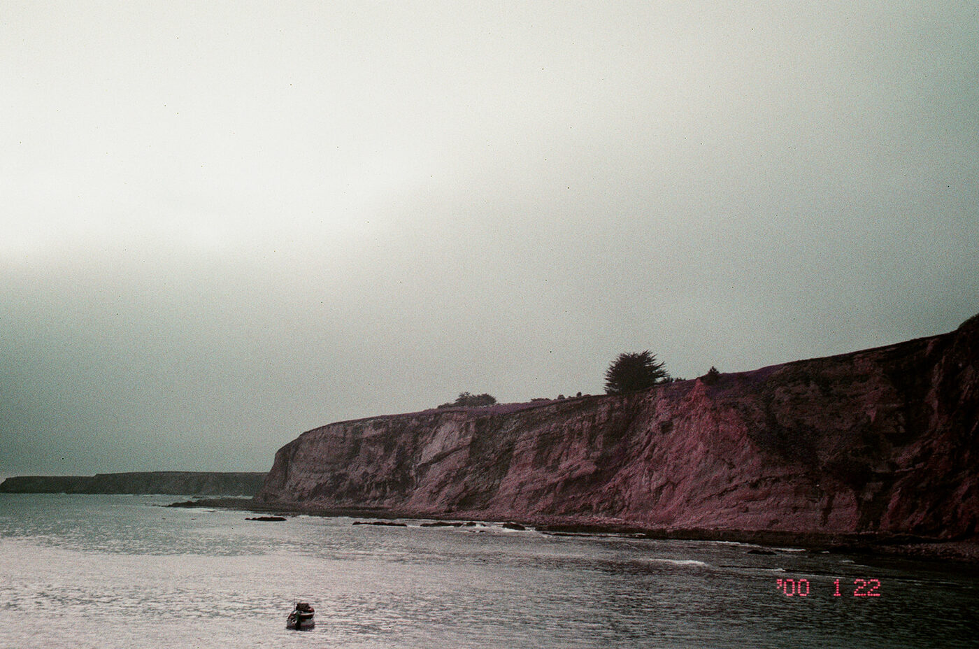 Point and shoot, frame 21 — photograph by Pascale Arahia
